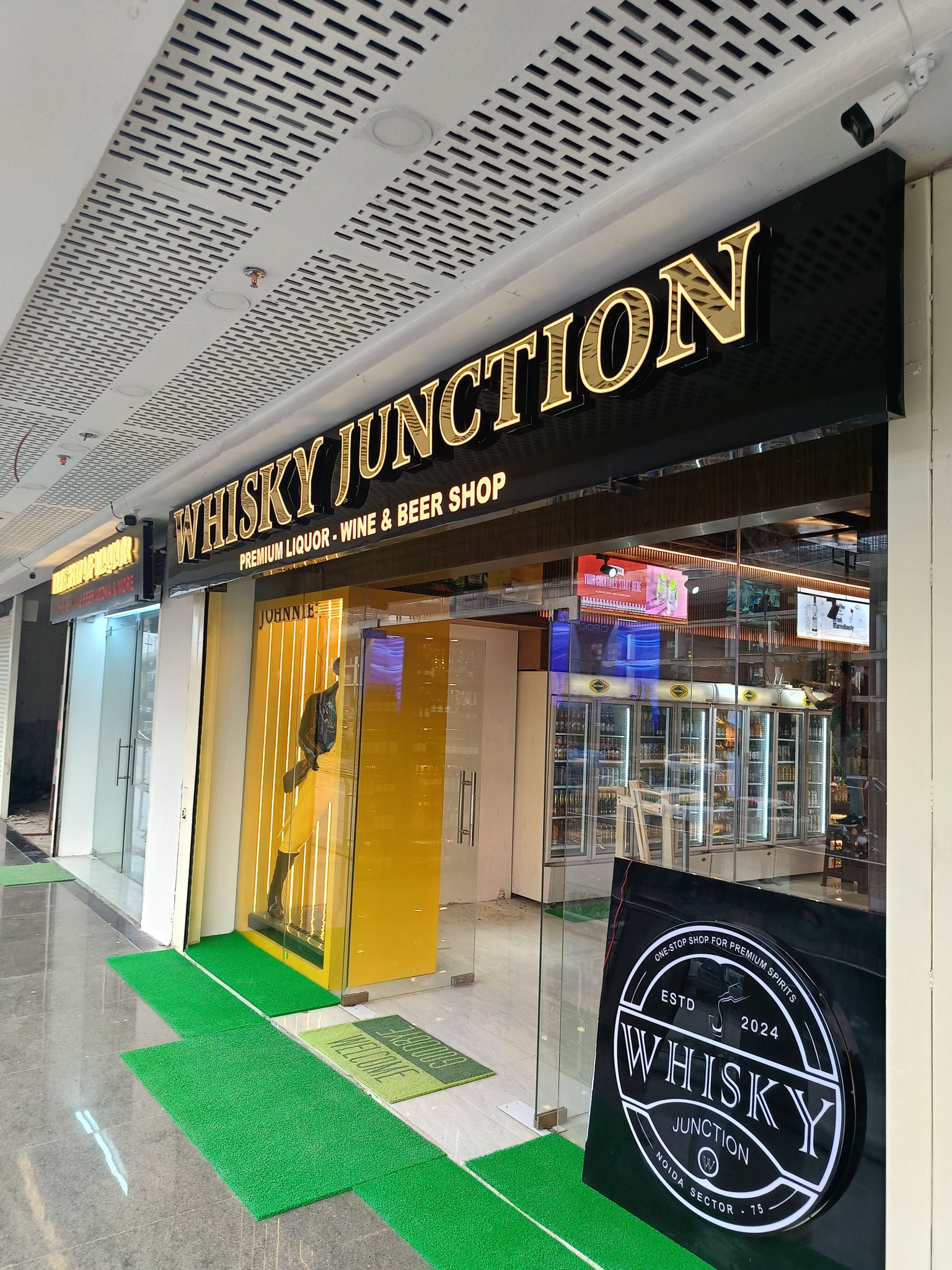 Whisky Junction liquor store Noida – clean, well-lit, women friendly shopping space