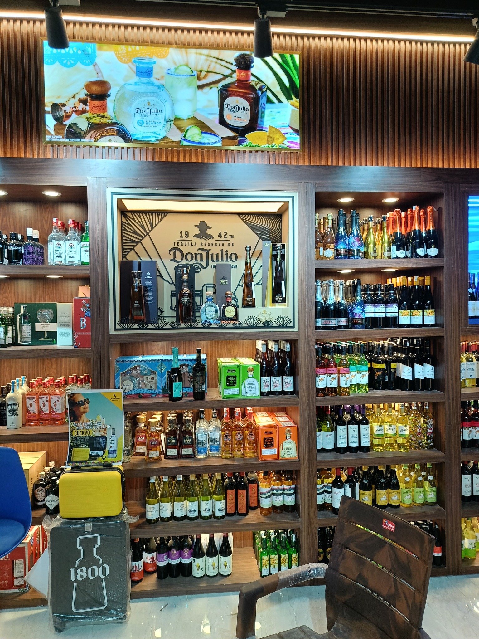 Imported and Indian wines available at Whisky Junction Noida – red wine, white wine, sparkling wine