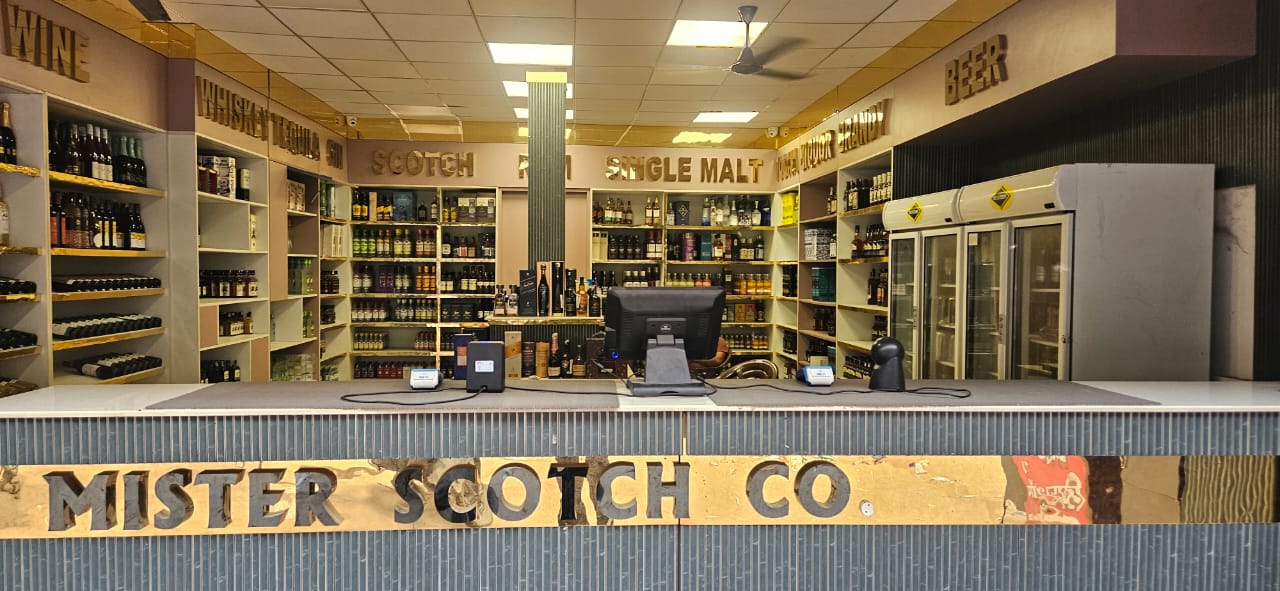 Liquor counter shop in Sector 31 Noida exterior view